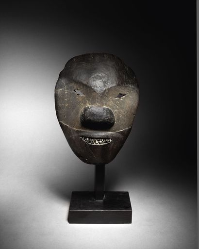 Inupiak shamanistic mask, Alaska Wood, teeth...