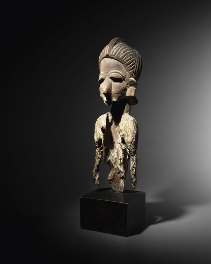 null Lobi bust, Burkina Faso 
Hard wood, natural patina
H. 37 cm
Lobi bust, Burkina...