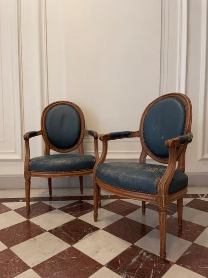null Paire de fauteuils médaillons
En bois sculpté
Epoque Louis XVI
