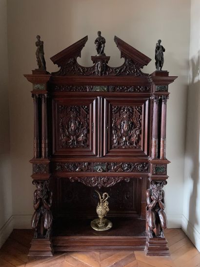 null Important cabinet dans le goût de la Renaissance
En bois naturel
Décor richement...