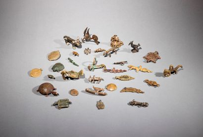 null Trente et un artefacts

Afrique de l’Ouest

Bronze

H. 2,8 à 7,8 cm



Ensemble...