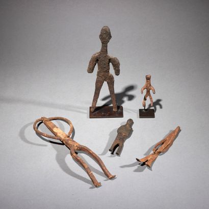 null Cinq statuettes Lobi

Burkina Faso

Fer

H. 7,1 à 24,5 cm



Ensemble de cinq...