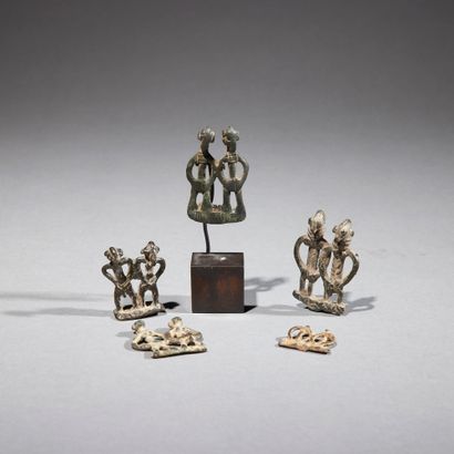 null Cinq amulettes Sénoufo

Côte d’Ivoire

Bronze

H. 2,2 à 5 cm



Ensemble de...