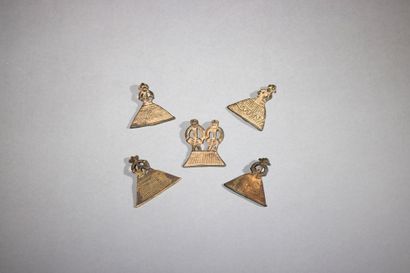 null Cinq amulettes Sénoufo

Côte d’Ivoire

Bronze

H. 5,1 à 5,8 cm



Ensemble de...