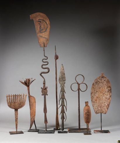 null Eight artefacts

Nigeria, Ivory Coast, Benin

Bronze

H. 26 to 103 cm



Set...
