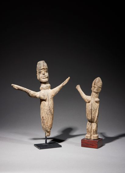 null Deux statues Lobi

Burkina Faso

Bois

H. 21 et 27 cm



Ensemble de deux statuettes...