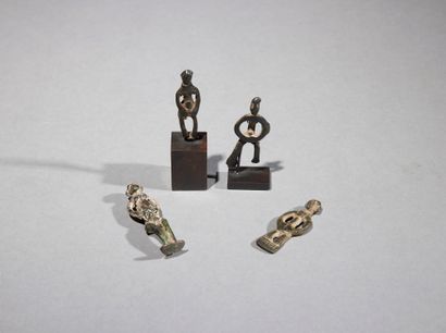 null Quatre amulettes Sénoufo

Côte d’Ivoire

Bronze

H. 4,5 à 6 cm



Ensemble de...