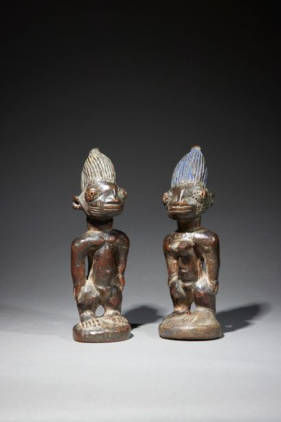 null Yoruba statuettes

Nigeria

Wood and pigments

H. 24.5 cm



Pair of twin ibejis,...