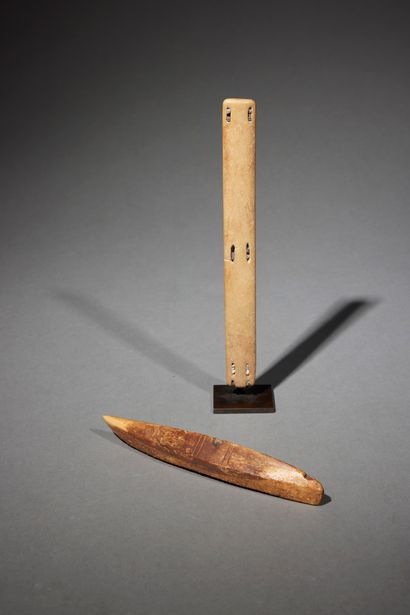 null Deux artefacts Eskimo

Alaska

Dent de morse et os

H. 15 et 18,5 cm



Ensemble...