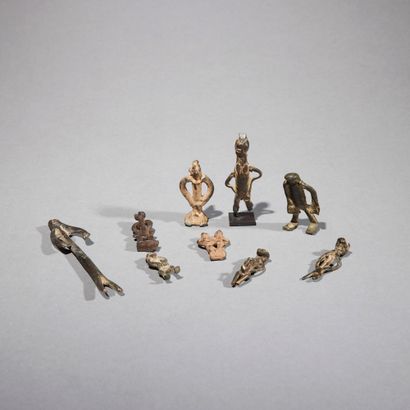  Neuf amulettes 
Côte d’Ivoire/Burkina Faso 
Bronze 
H. 3,2 à 10,7 cm 
 
Ensemble...