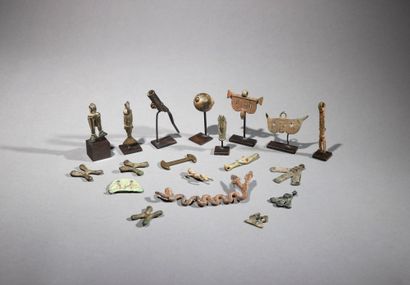 null Dix-neuf artefacts

Afrique de l’Ouest

Bronze, fer

H: 11,1 à 22 cm



Ensemble...