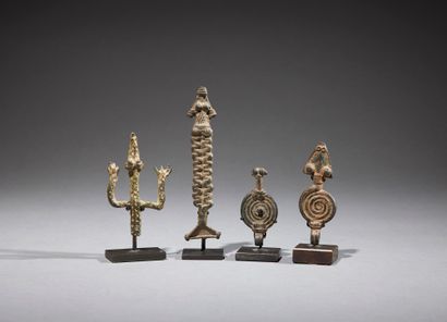 Quatre artefacts Gan 
Burkina Faso 
Bronze...