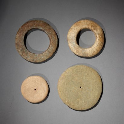 null Quatre artefacts

Sahara

Néolithique

Pierre

H. 8,5 à 15 cm



Ensemble de...