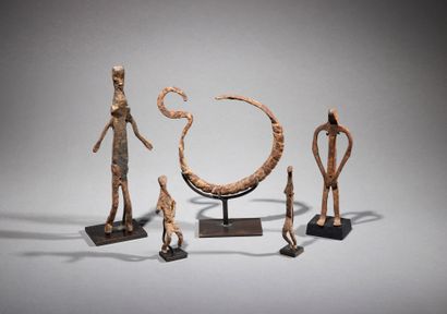 null Cinq artefacts Lobi

Burkina Faso

Fer

H. 9 à 18,5 cm



Ensemble de cinq artefacts...