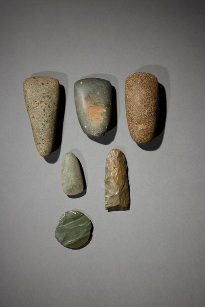 null Six artefacts

Sahara

Néolithique

Pierre

H. 6 à 13,5 cm



Ensemble de six...