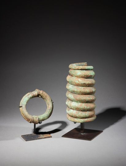null Two bronze artefacts

Nigeria

Bronze

H: 12.2 and 19.2 cm



Set of two bronze...