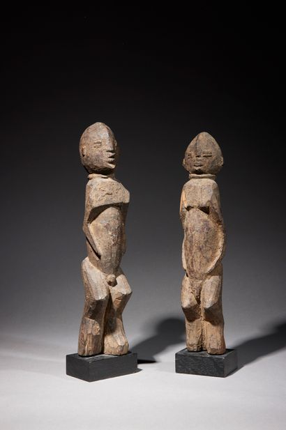 null Couple de statues Lobi

Burkina Faso

Bois

H. 30 et 32 cm



Couple représenté...