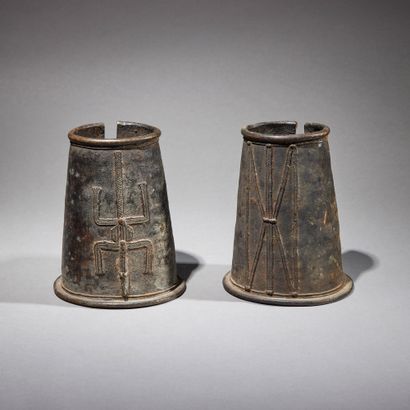 null Two Gurunsi anklets

Burkina Faso

Bronze

H. 16.5 cm each



Set of two Gurunsi...