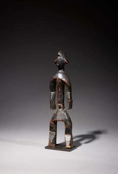 null Statuette Mumuyé

Nigéria

Bois

H. 30 cm



Statuette figurant un personnage...