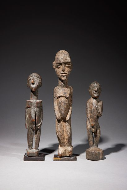 null Trois statuettes Lobi

Burkina Faso

Bois

H. 19,5 à 26 cm



Ensemble de trois...