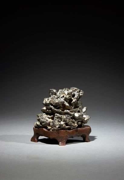 null Scholar's stone China or Japan

Stone

D. 12 x 9 cm



Stone of a scholar on...