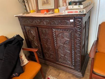 null Buffet with height of support
In natural wood carved
XIXth century
H. 100 cm...