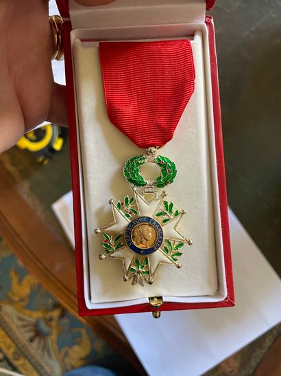 null Croix de Chevalier de l'Ordre National de la Légion d'Honneur
IVème République
On...