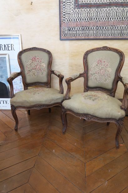 null Pair of cabriolet armchairs in the Louis XV style, upholstered with tapestry...