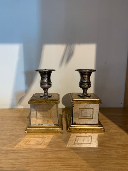 Dans le goût de la Maison BAGUES Pair of candlesticks, the tap with figure of a Medici...