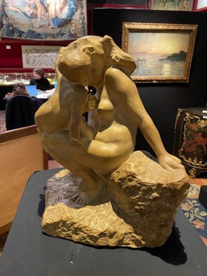 D'après Auguste RODIN (1840-1917) La Jeune mère
Plâtre
H. 41 cm - L. 39 cm
Signé...