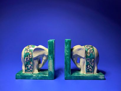 null Edouard CAZAUX (1889-1974) after Elephants of the Indies Pair of bookends in...