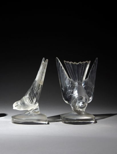 null LALIQUE FRANCE Standing swallow Model created in 1928 Pair of bookends in pressed...