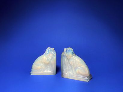 null CESARI - FRANCE Dogs reaching out Pair of opalescent glass bookends Signed on...