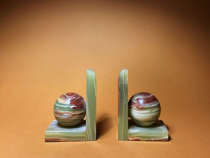 null Art Deco work Spherical volumes Pair of bookends in green onyx H. 14 cm - W....