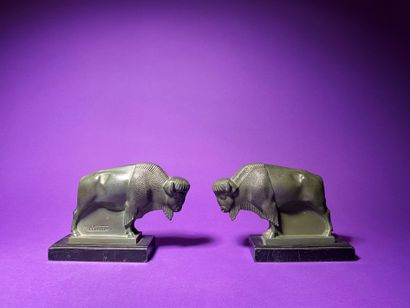 null Max LE VERRIER (1891-1973) Bisons Pair of bookends in patinated regula Black...