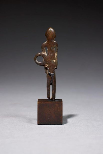 null Pendentif Lobi
Burkina Faso
Bronze, H. 6,5 cm
Provenance :
- Galerie Maine Durieu
Pendentif...
