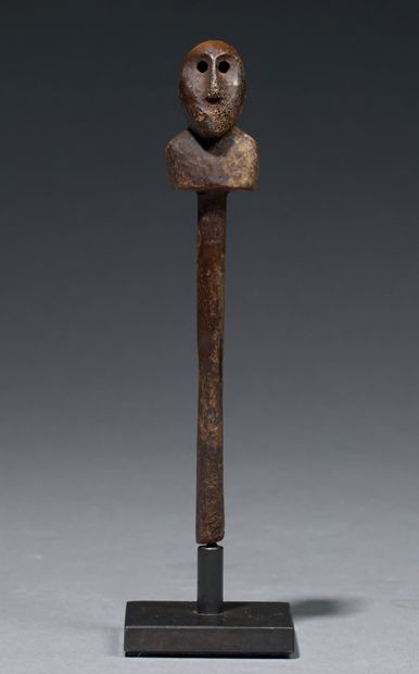 null Eskimo tool
Canada
Thule culture (18th century or earlier)
Bone
H. 9,5 cm
Provenance...
