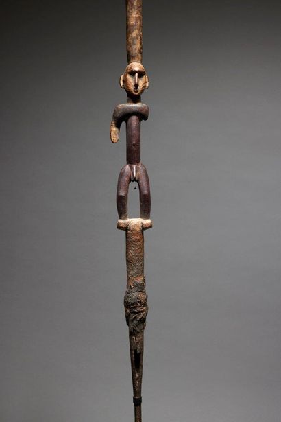 null Canne Bobo
Burkina Faso
Bois
H. 117 cm
Canne en bois dont le manche est sculpté...