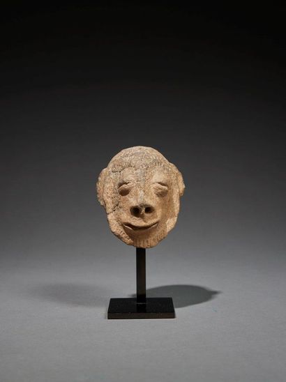 null Tête Djenne
Mali 900-1500 ap. J.-C.
Terre cuite
H. 10 cm
Provenance :
- Galerie...