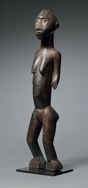null Statue Mossi
Burkina Faso
Bois
H. 51,5 cm
Belle statue figurant un personnage...