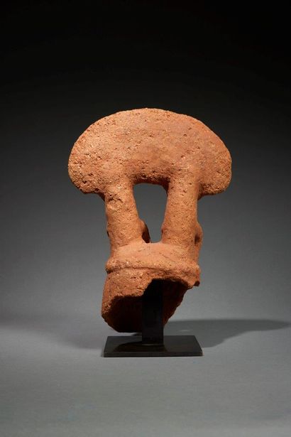 null Sokoto statue
Nigeria
5th century B.C. - 5th century A.D.
Terracotta
H. 33 cm
Provenance...