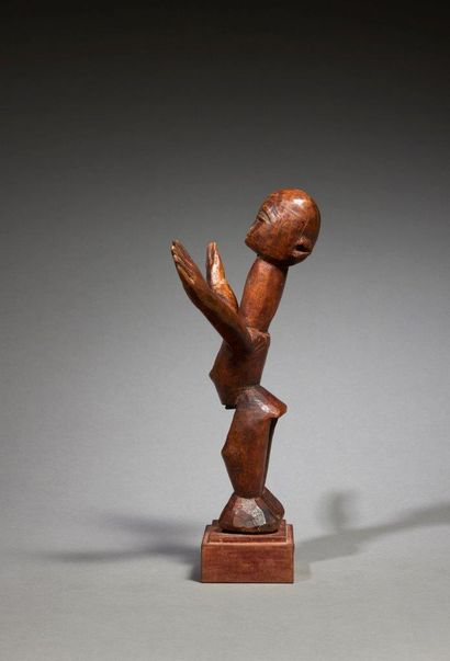 null Statuette Lobi
Burkina Faso
Bois
H. 26 cm
Intéressante statuette représentant...