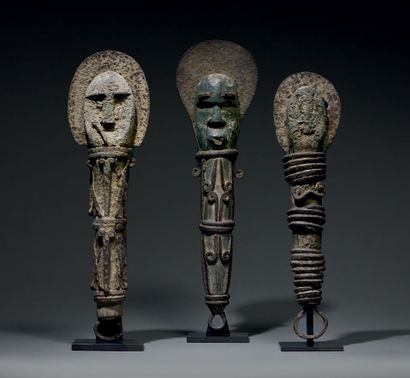 Ensemble de trois statues Ofo Nigeria Bois,...