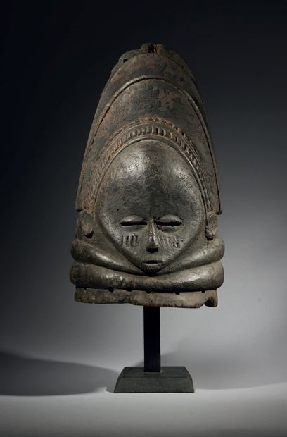 null 
Mask-healm Mende Sierra Leone

Wood

H. 42,5 cm



Rare janus ndoli jowei helmet...