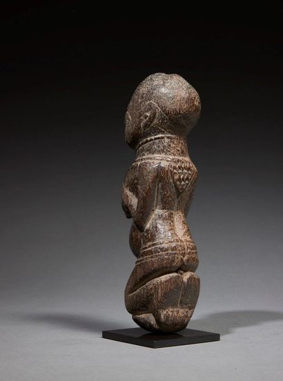 null Statue Yorouba agenouillée
Nigeria
Bois
H. 20 cm
Statue Yorouba sculptée dans...