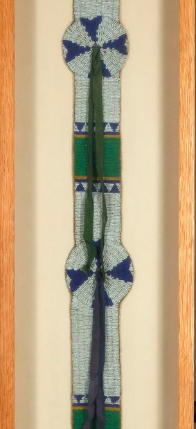 null Beaded strip
Plains, United States
Skin, beads and fabric
H. 167 cm - W. 8,5...