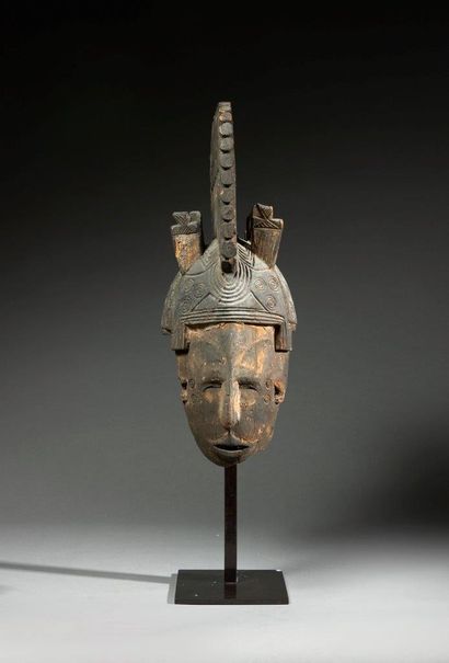 null Igbo Mmwo mask
Nigeria
Wood
H. 45 cm
Mask-healm depicting a human face topped...