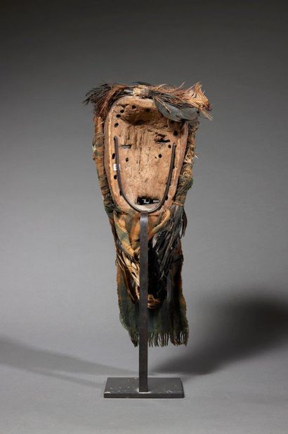 null Guere mask
Liberia/Côte d'Ivoire
Wood, feathers, textile, warthog tusks
H. 38...