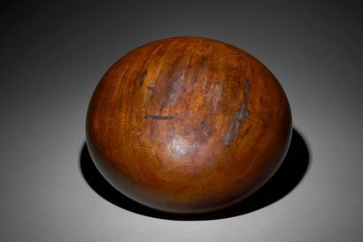 null Bowl
Hawaii
Wood
H. 12 cm - Diam. 30 cm
Provenance :
- Nucko Weight Collection,...