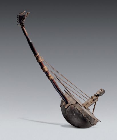 null Harpe Sénoufo
Côte d'ivoire
Bois, métal, cordelette
L. 100 cm
Provenance :
-...